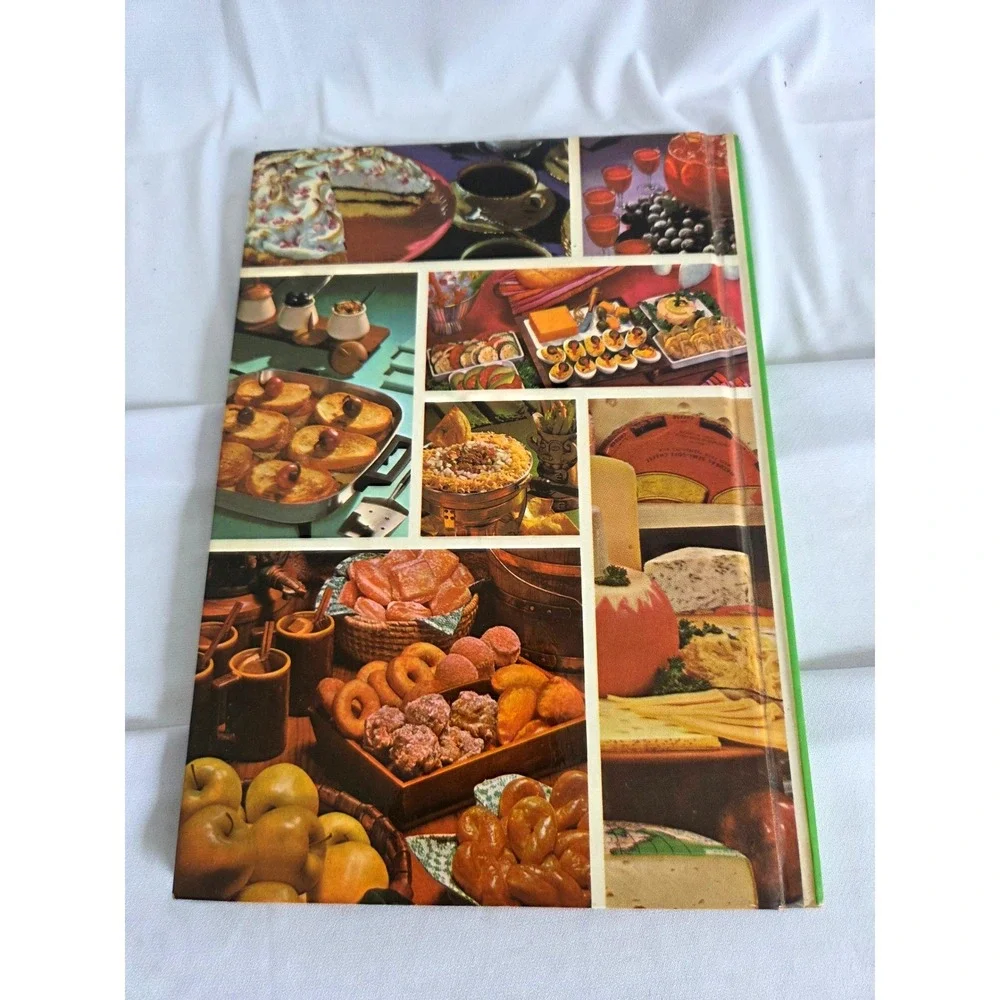 Vintage 1963 Better Homes & Gardens Snacks and Refreshments Cookbook Retro